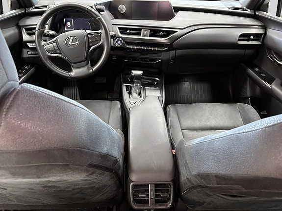Lexus UX250h 8 of 14