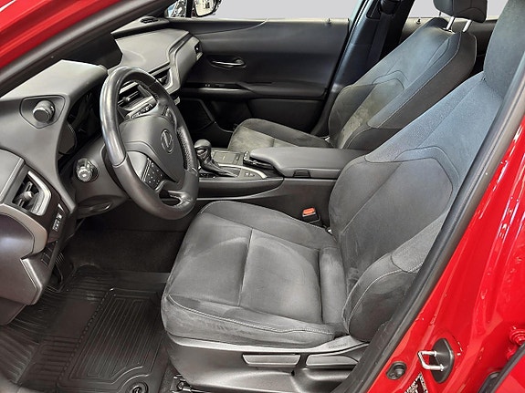 Lexus UX250h 9 of 14