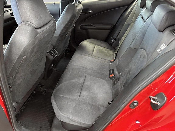 Lexus UX250h 10 of 14