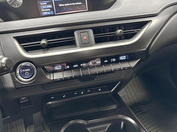 Lexus UX250h 14 of 14
