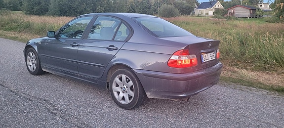 BMW 318i 4 of 7