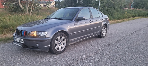 BMW 318i 2 of 7