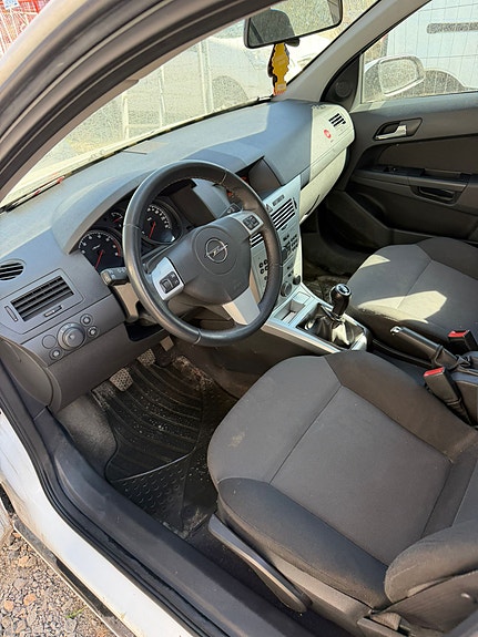 Opel Astra 3 of 5