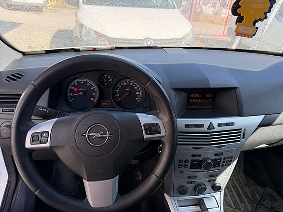 Opel Astra 2 of 5