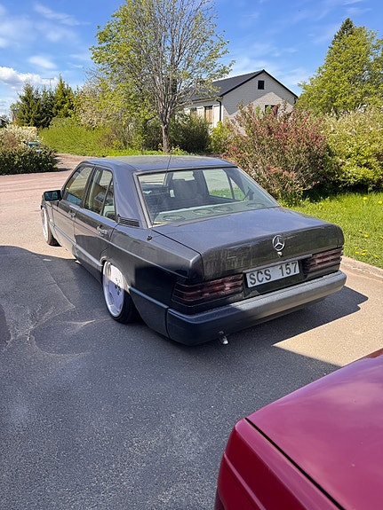 Mercedes-Benz 190 E 3 of 4
