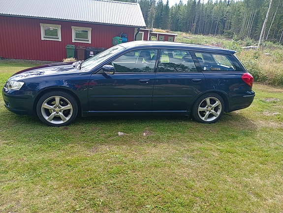 Subaru Legacy 2 of 10