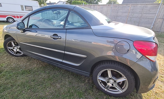 Peugeot 207 CC 2 of 9