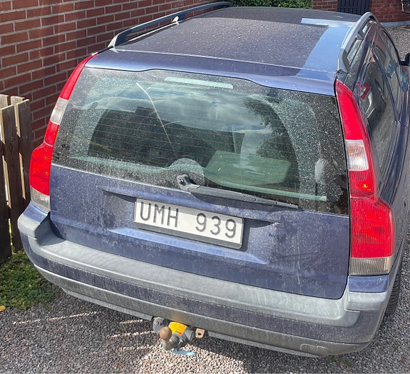 Volvo V70 3 of 3