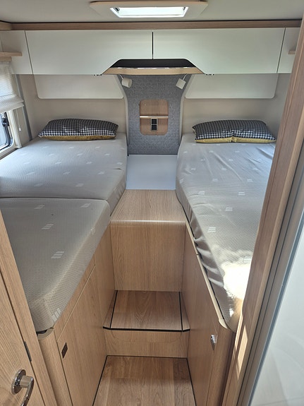 Hymer 780 Masterline 5 sits 8 of 12