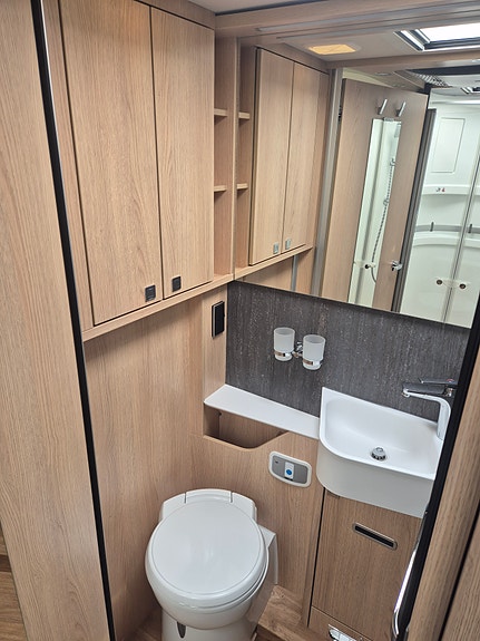 Hymer 780 Masterline 5 sits 7 of 12