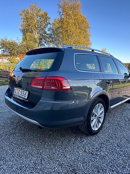 Volkswagen Passat Alltrack 14 of 15