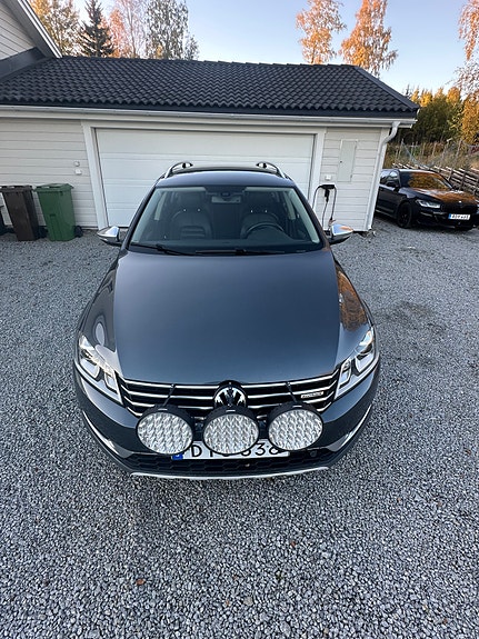 Volkswagen Passat Alltrack 3 of 15