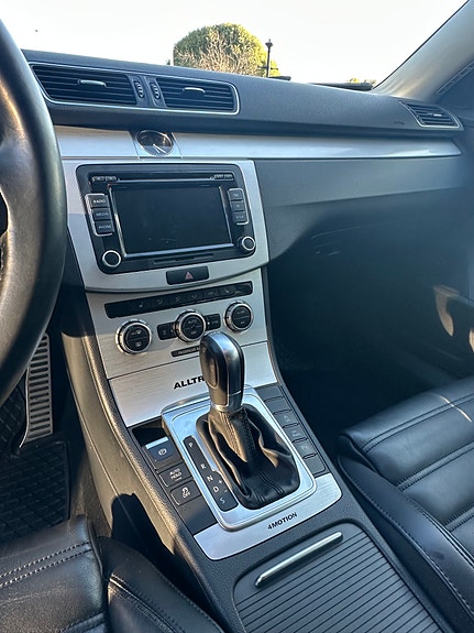 Volkswagen Passat Alltrack 8 of 15