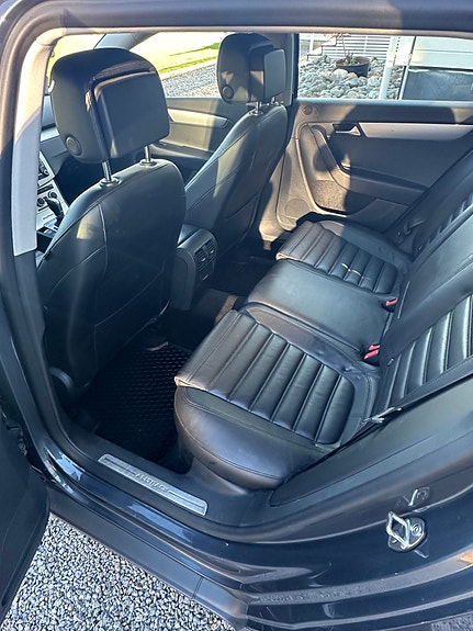 Volkswagen Passat Alltrack 11 of 15