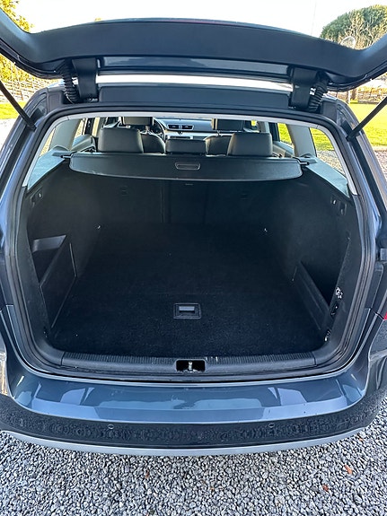 Volkswagen Passat Alltrack 13 of 15