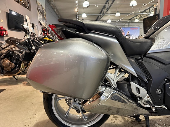 Honda VFR1200FA 10 of 12