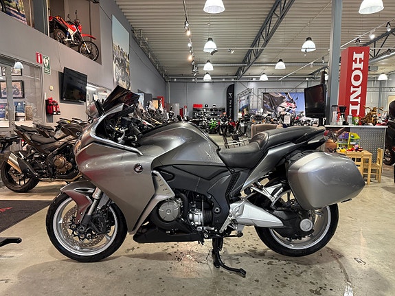Honda VFR1200FA 5 of 12