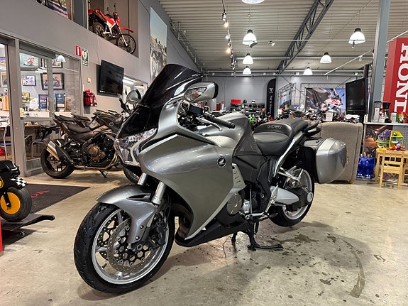 Honda VFR1200FA 6 of 12