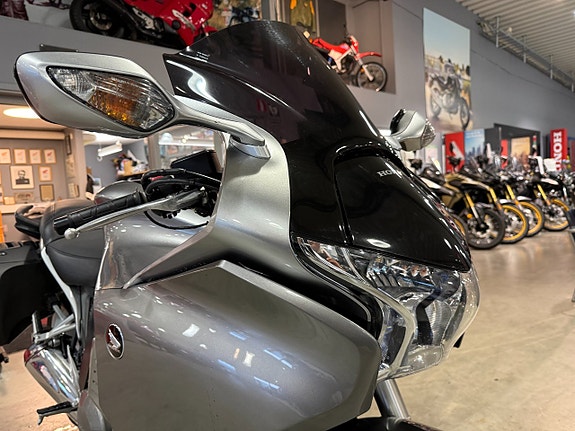 Honda VFR1200FA 8 of 12