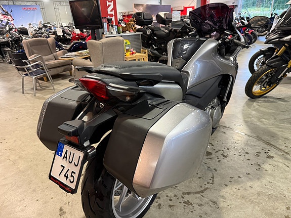 Honda VFR1200FA 11 of 12