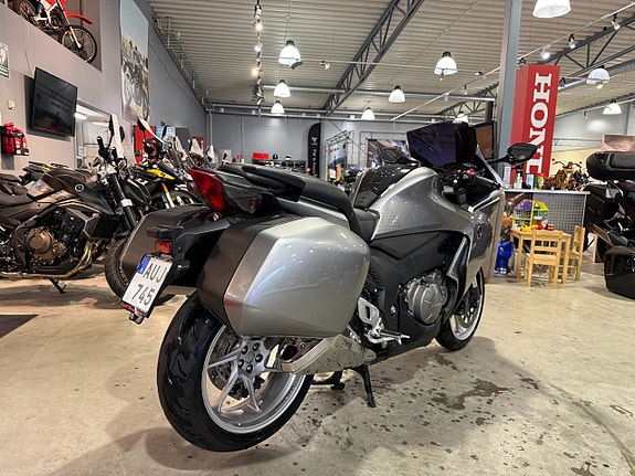 Honda VFR1200FA 3 of 12