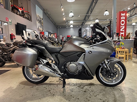 Honda VFR1200FA 2 of 12