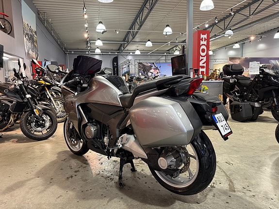 Honda VFR1200FA 4 of 12