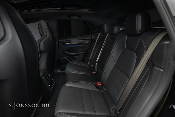 Porsche Macan Turbo 15 of 20