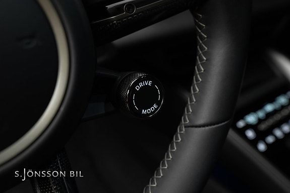 Porsche Macan Turbo 10 of 20