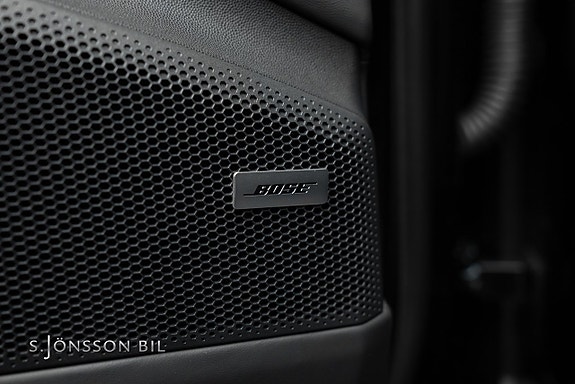 Porsche Macan Turbo 13 of 20