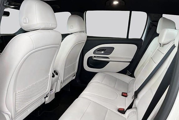 Mercedes-Benz GLB350 9 of 14