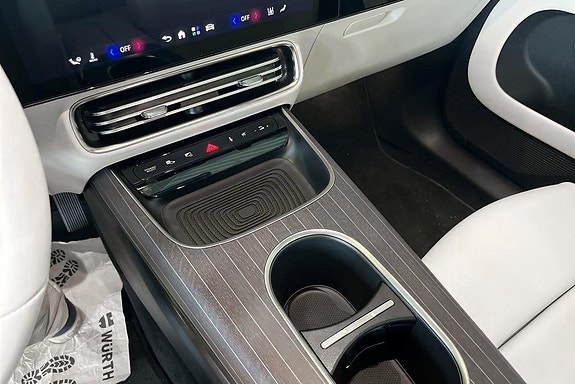 Mercedes-Benz GLB350 12 of 14
