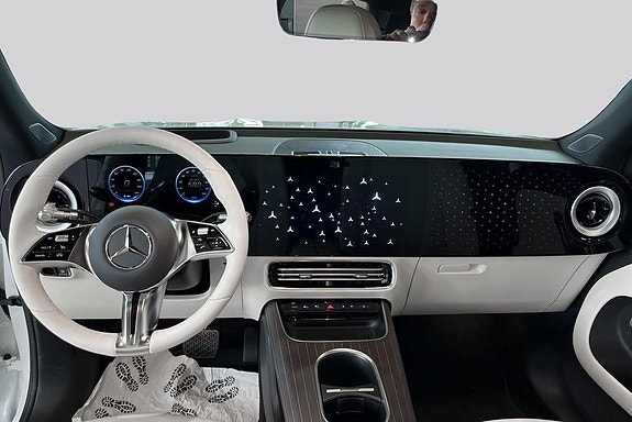 Mercedes-Benz GLB350 7 of 14