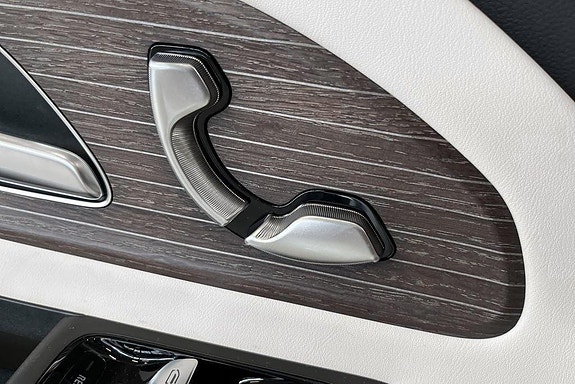 Mercedes-Benz GLB350 13 of 14