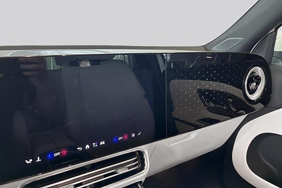 Mercedes-Benz GLB350 11 of 14