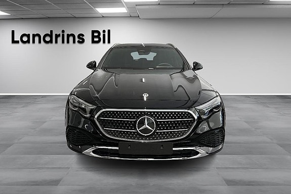 Mercedes-Benz E300 de 2 of 14