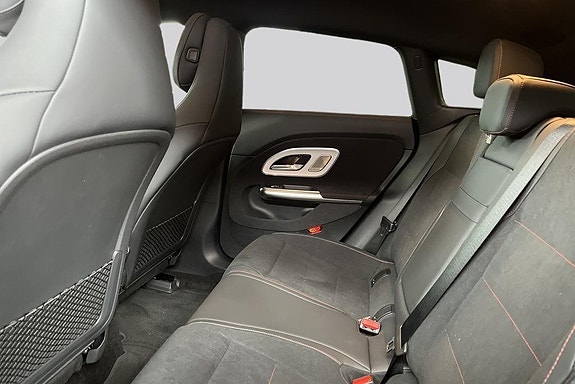 Mercedes-Benz CLA350 9 of 14