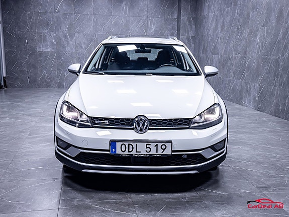 Volkswagen Golf Alltrack 2 of 28