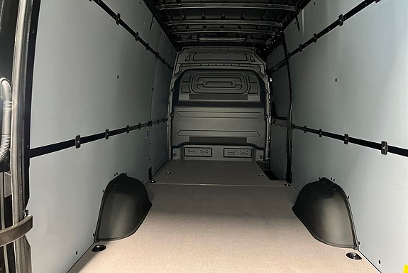 Mercedes-Benz eSprinter 420 14 of 14