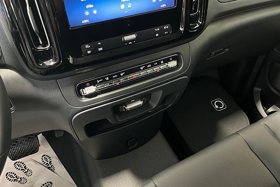 Mercedes-Benz eVito Tourer 12 of 14