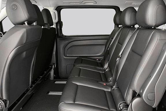 Mercedes-Benz eVito Tourer 9 of 14