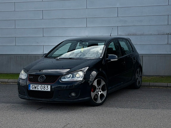 Volkswagen Golf V 2 of 8
