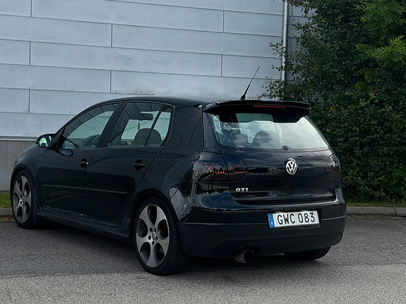 Volkswagen Golf V 3 of 8