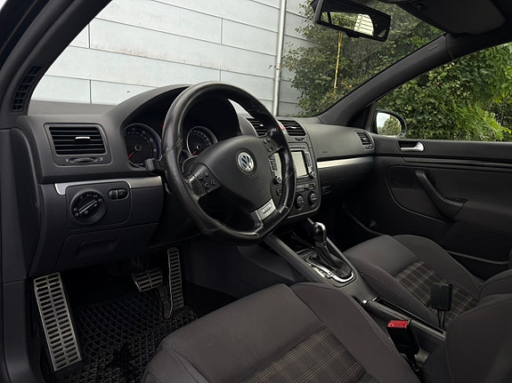 Volkswagen Golf V 5 of 8