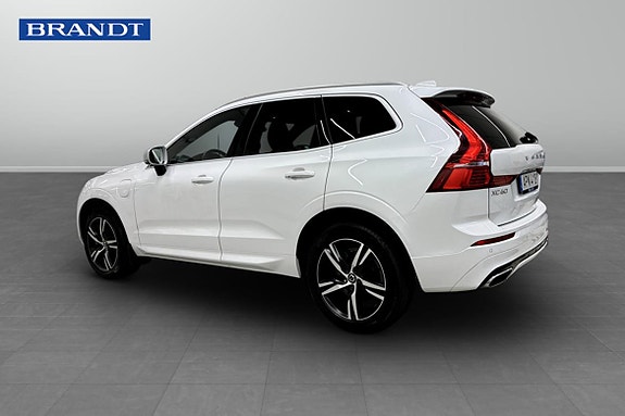 Volvo XC60 2 of 9