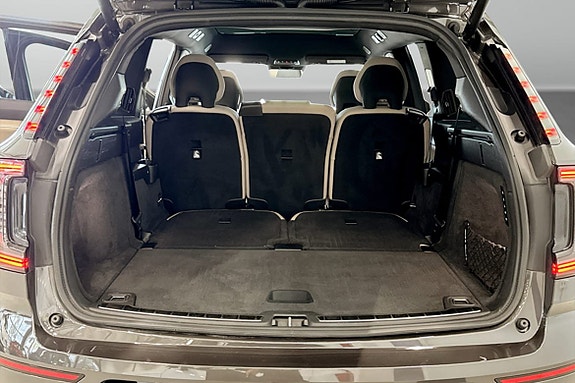 Volvo EX90 11 of 15