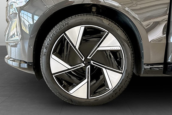 Volvo EX90 12 of 15