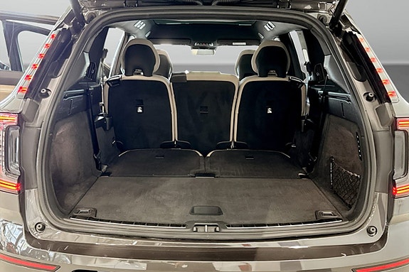 Volvo EX90 17 of 27