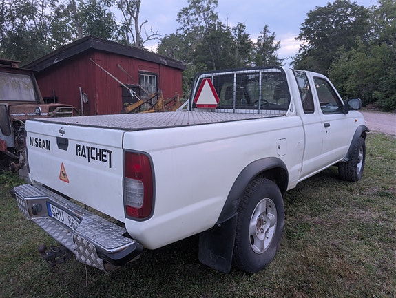 Nissan NP300 5 of 16