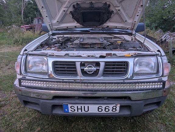 Nissan NP300 16 of 16